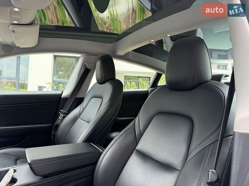 Седан Tesla Model 3 2020 в Києві