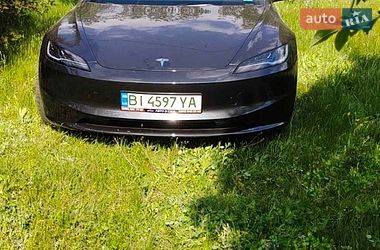 Седан Tesla Model 3 2025 в Полтаве