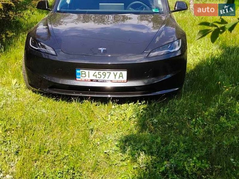 Седан Tesla Model 3 2025 в Полтаве