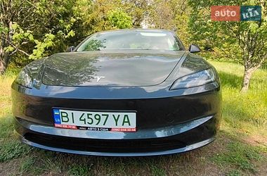 Седан Tesla Model 3 2025 в Полтаве