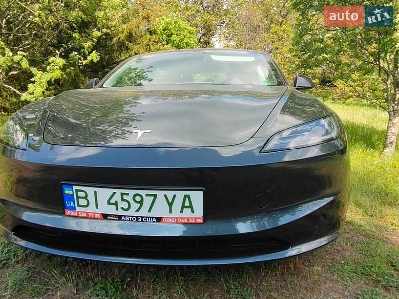 Седан Tesla Model 3 2025 в Полтаві
