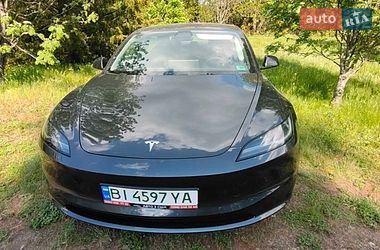 Седан Tesla Model 3 2025 в Полтаве