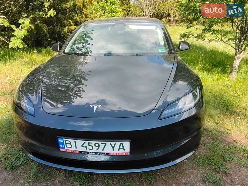 Седан Tesla Model 3 2025 в Полтаве