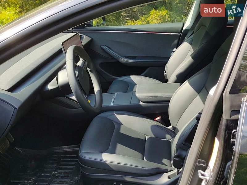 Седан Tesla Model 3 2025 в Полтаве