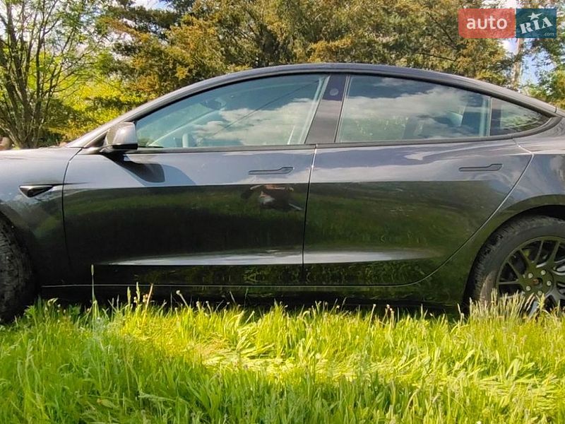 Седан Tesla Model 3 2025 в Полтаві