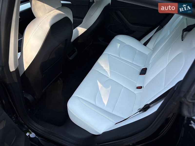 Седан Tesla Model 3 2021 в Днепре