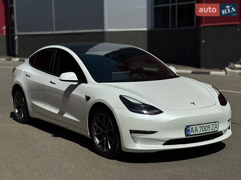 Седан Tesla Model 3 2021 в Києві
