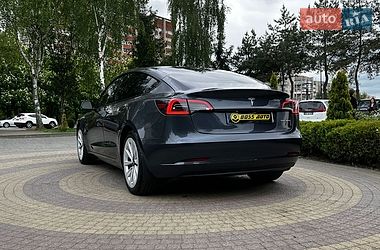 Седан Tesla Model 3 2023 в Львове