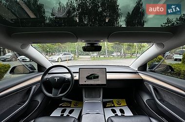 Седан Tesla Model 3 2023 в Львове
