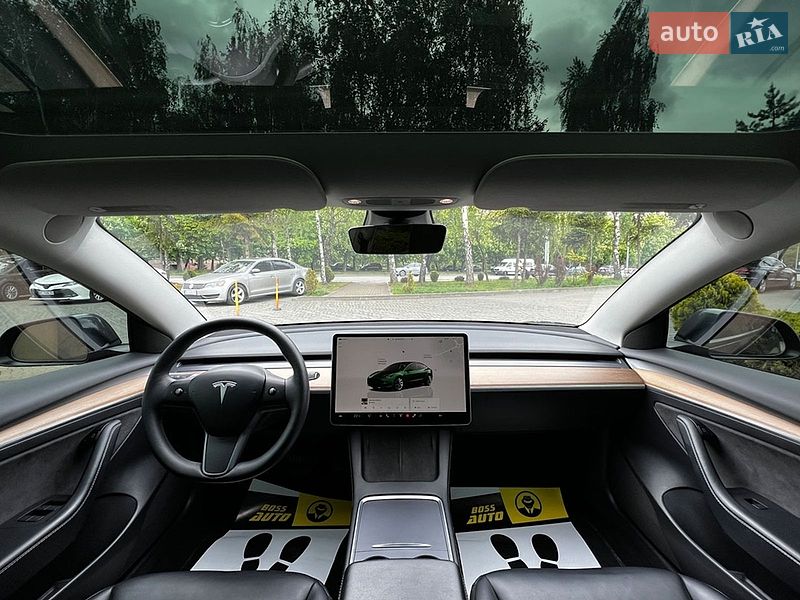 Седан Tesla Model 3 2023 в Львове