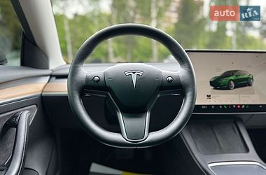 Седан Tesla Model 3 2023 в Львове