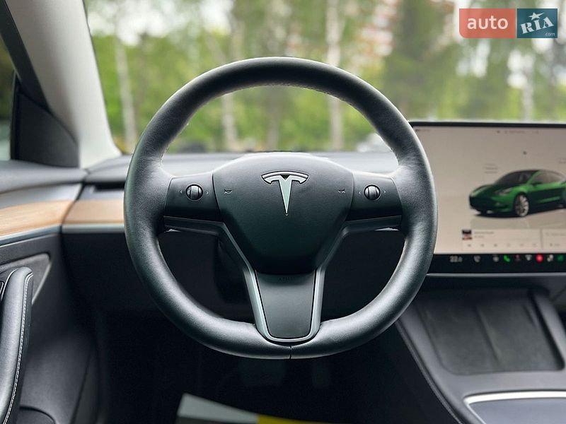 Седан Tesla Model 3 2023 в Львове