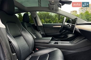 Седан Tesla Model 3 2023 в Львове