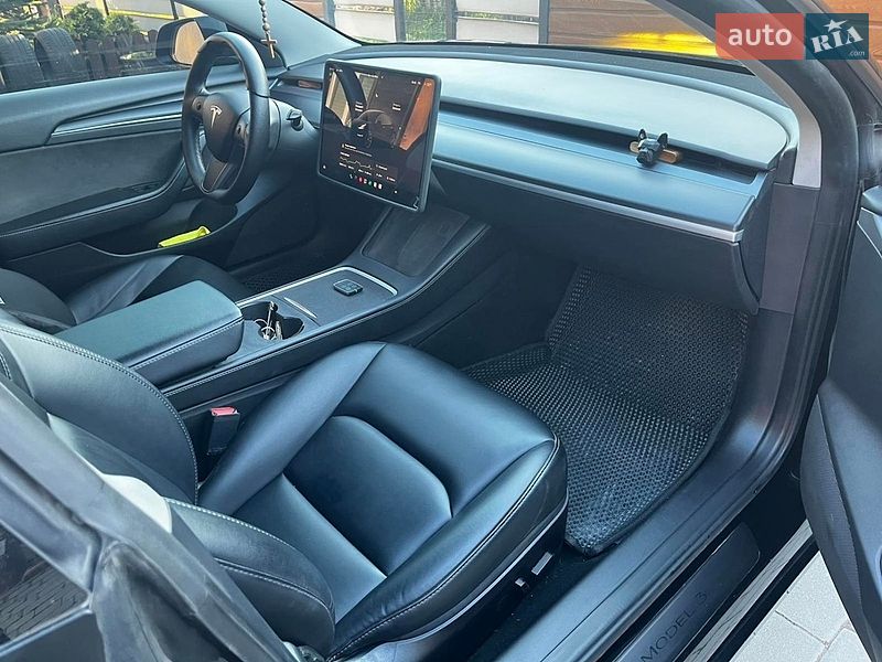 Седан Tesla Model 3 2022 в Львове