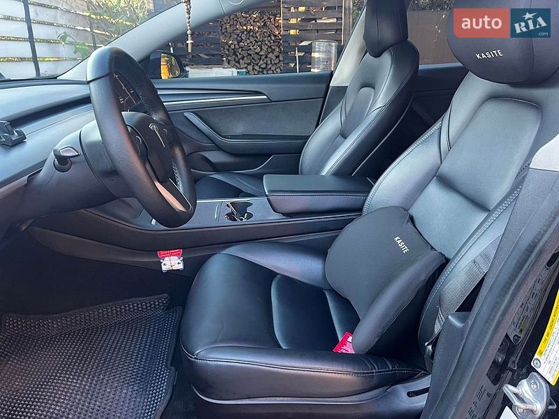 Седан Tesla Model 3 2022 в Львове