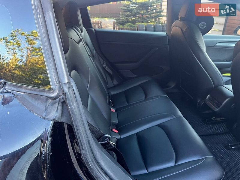 Седан Tesla Model 3 2022 в Львове