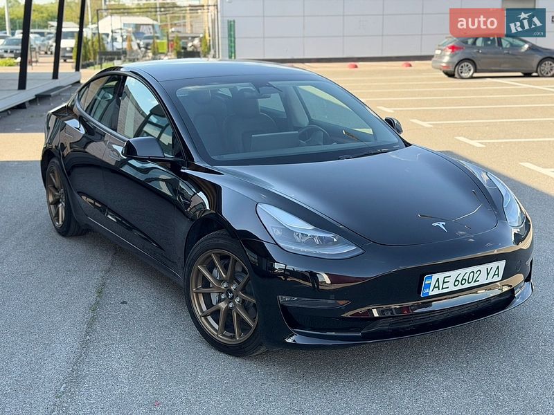 Седан Tesla Model 3 2022 в Киеве