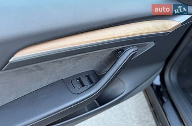 Седан Tesla Model 3 2022 в Киеве