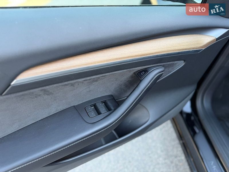 Седан Tesla Model 3 2022 в Киеве