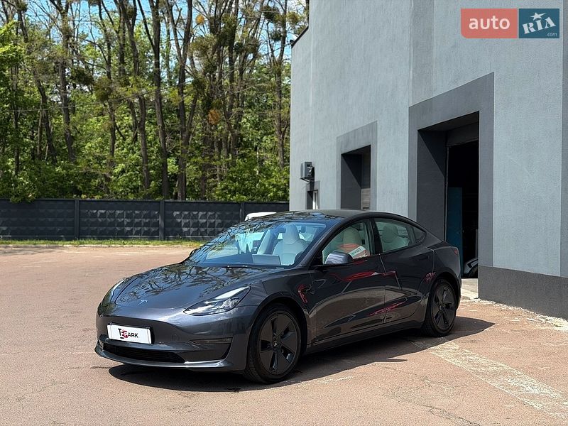 Седан Tesla Model 3 2023 в Киеве