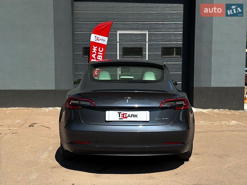 Седан Tesla Model 3 2023 в Киеве