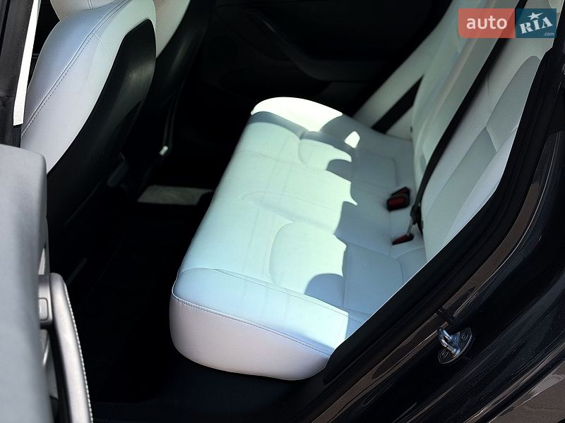 Седан Tesla Model 3 2023 в Киеве
