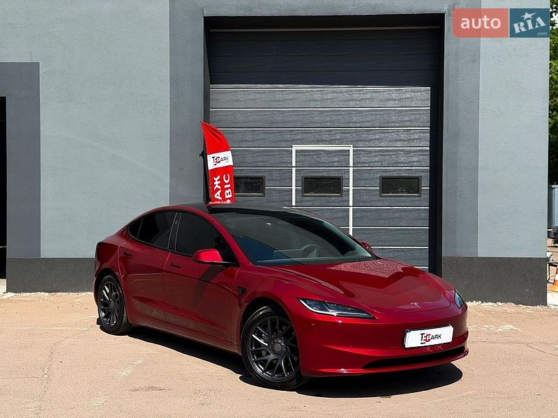 Tesla Model 3 2024