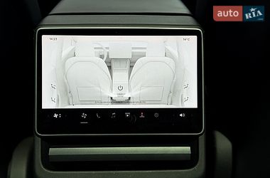 Седан Tesla Model 3 2024 в Києві