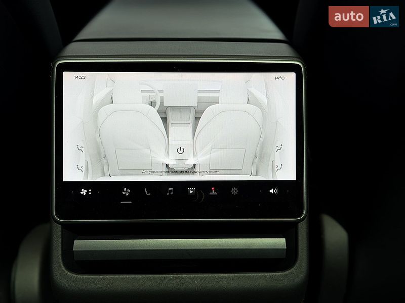 Седан Tesla Model 3 2024 в Києві