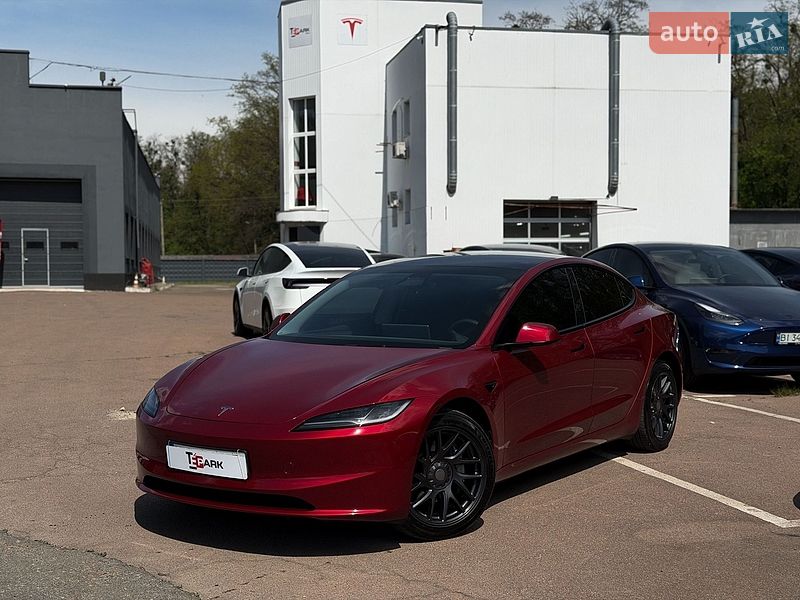 Седан Tesla Model 3 2024 в Києві