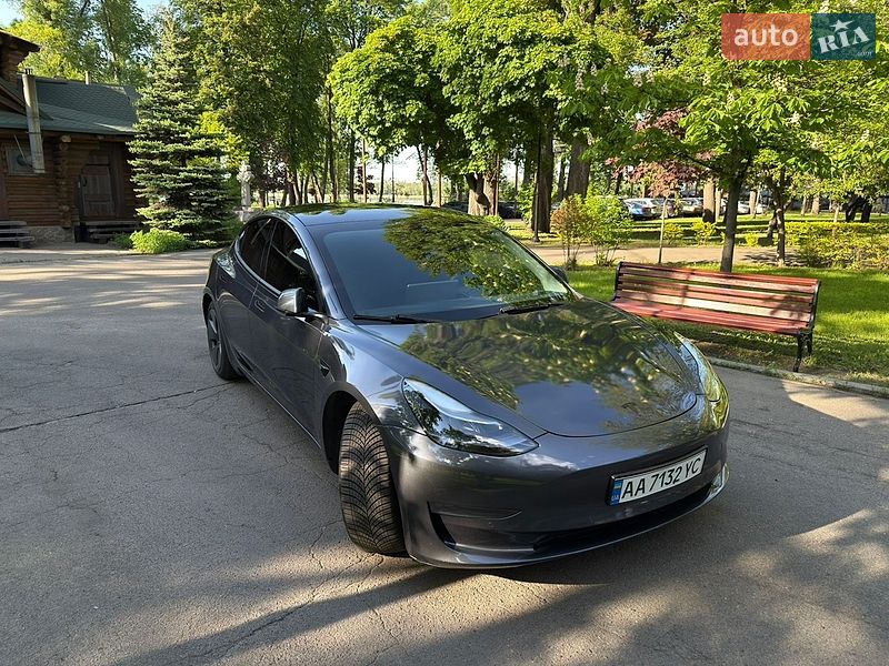 Седан Tesla Model 3 2022 в Киеве