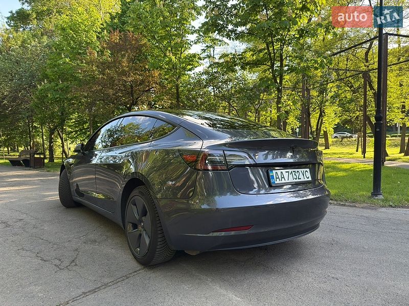 Седан Tesla Model 3 2022 в Киеве