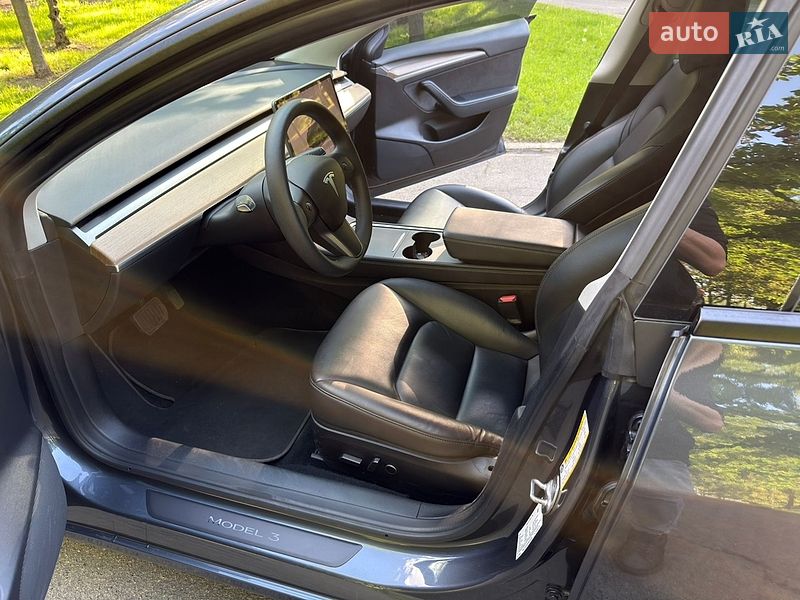 Седан Tesla Model 3 2022 в Киеве