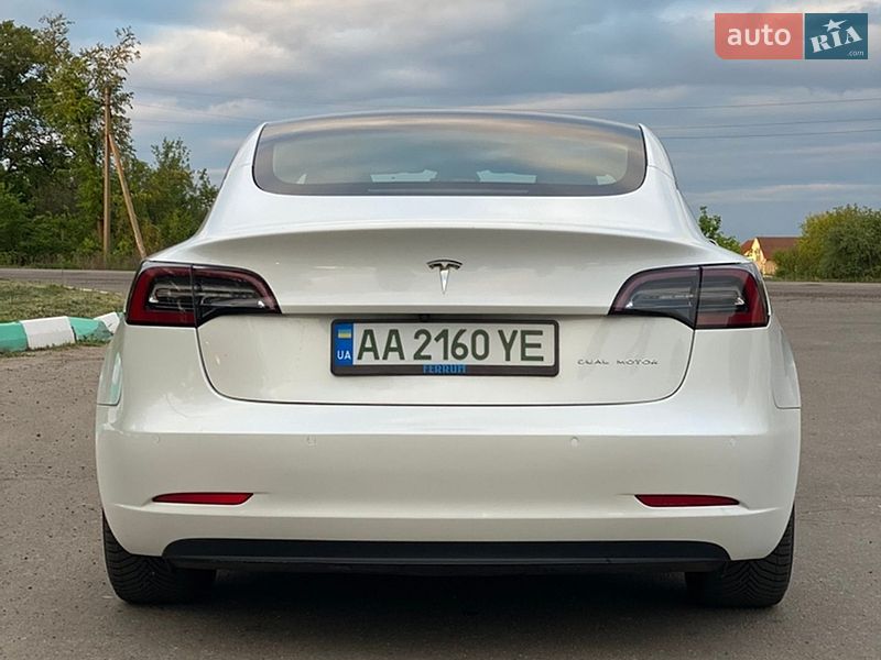 Седан Tesla Model 3 2020 в Краснограде