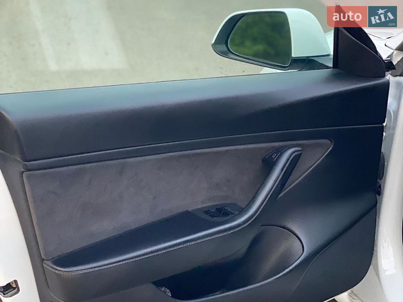 Седан Tesla Model 3 2020 в Краснограде