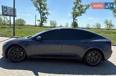 Седан Tesla Model 3 2023 в Києві