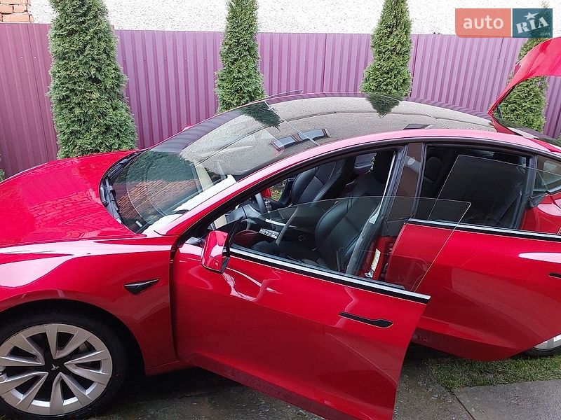 Седан Tesla Model 3 2021 в Ужгороді