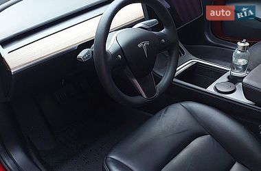 Седан Tesla Model 3 2021 в Ужгороді