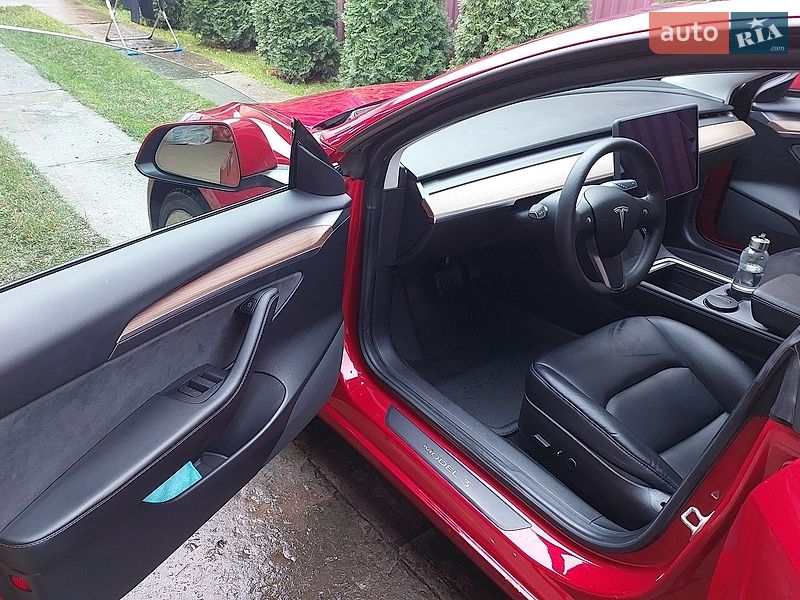 Седан Tesla Model 3 2021 в Ужгороді