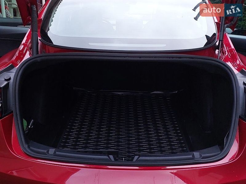 Седан Tesla Model 3 2021 в Ужгороді