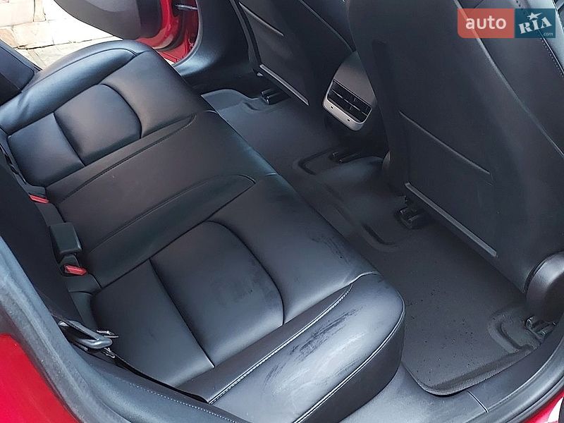 Седан Tesla Model 3 2021 в Ужгороді