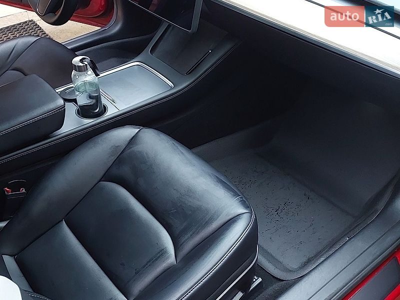Седан Tesla Model 3 2021 в Ужгороді