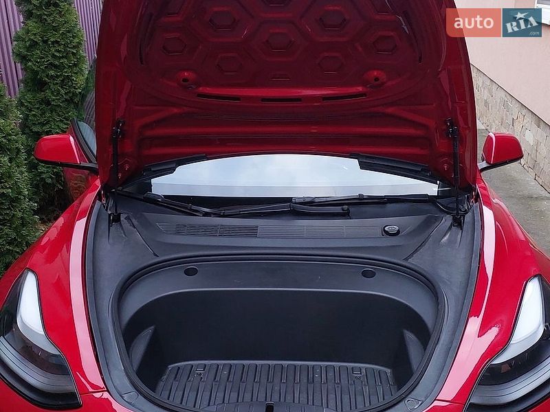 Седан Tesla Model 3 2021 в Ужгороді