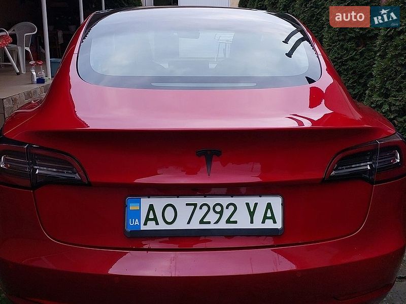 Седан Tesla Model 3 2021 в Ужгороді