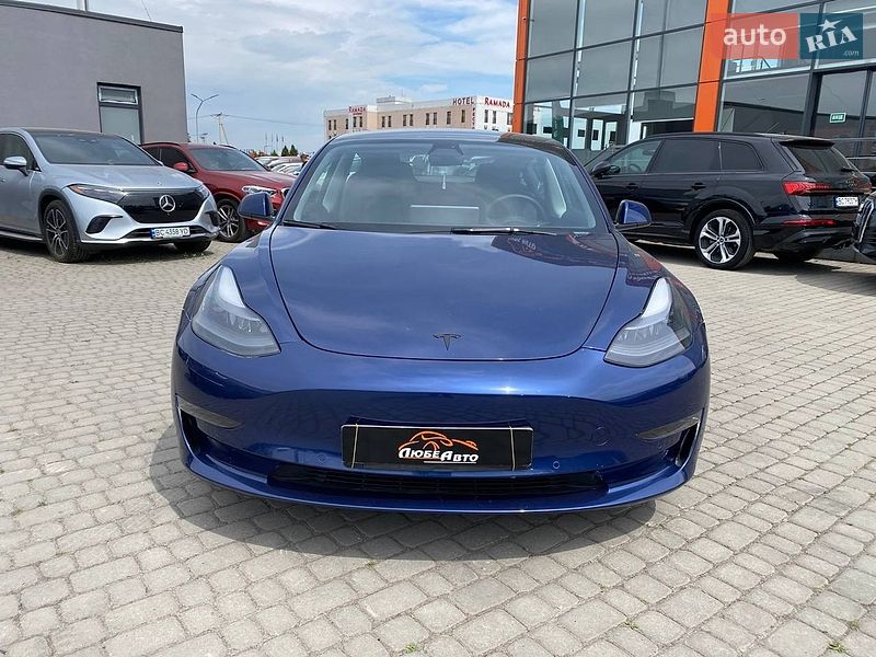 Седан Tesla Model 3 2022 в Львові