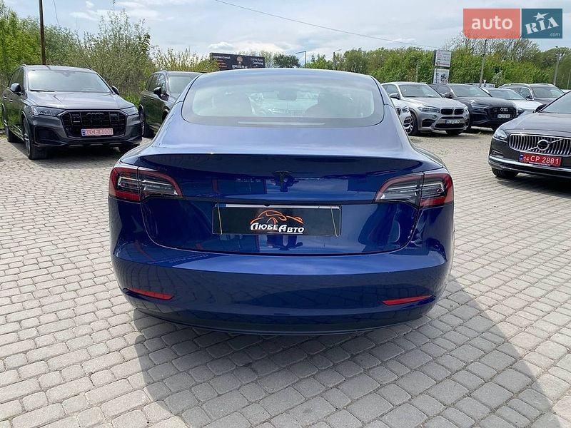 Седан Tesla Model 3 2022 в Львові