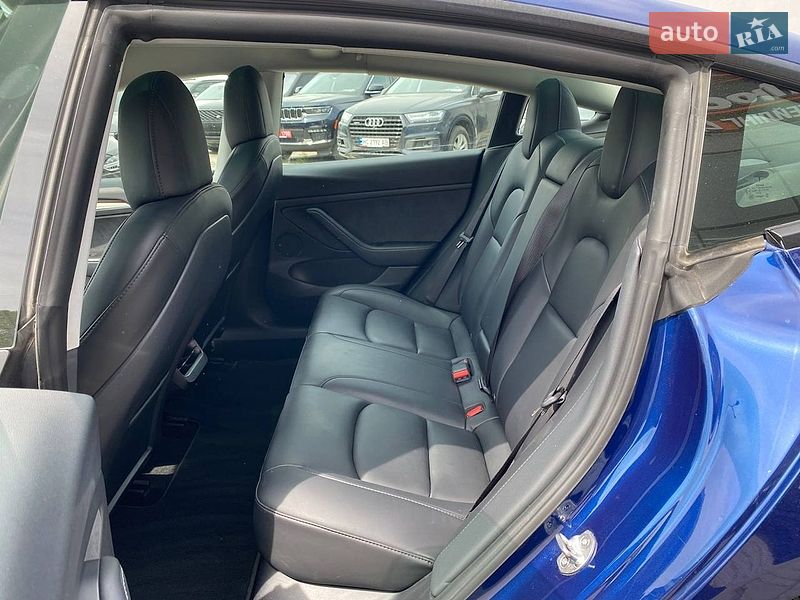 Седан Tesla Model 3 2022 в Львові