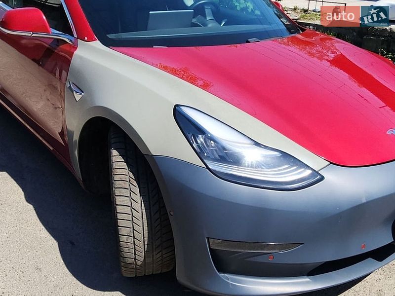 Седан Tesla Model 3 2018 в Києві