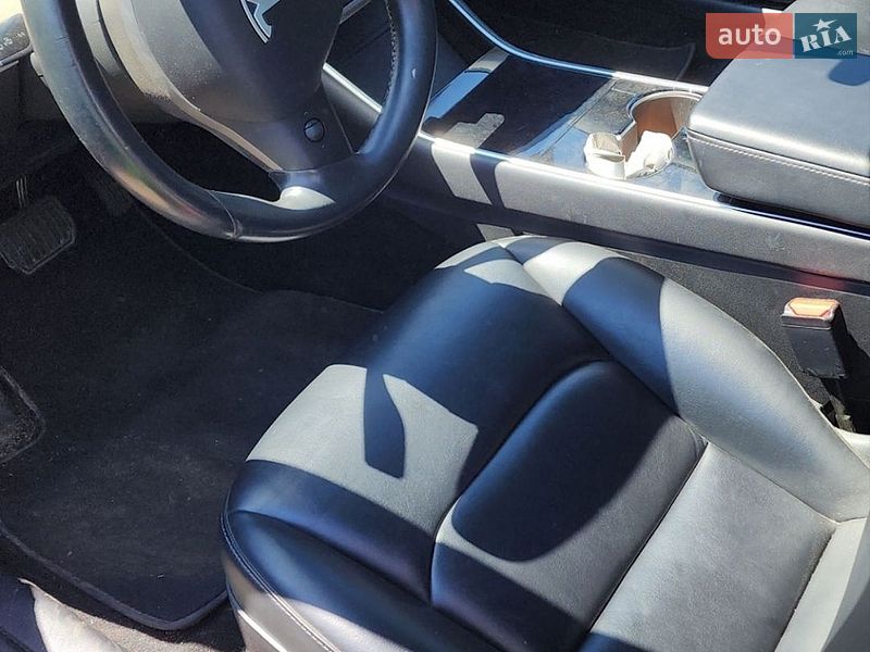 Седан Tesla Model 3 2018 в Києві