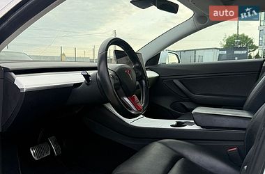 Седан Tesla Model 3 2018 в Луцьку